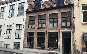 Guesthouse Dijver - Serene Escape In The Heart Of Historic Bruges